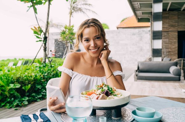 Les campings à Urrugne offrent-ils des services de restauration sur place ?