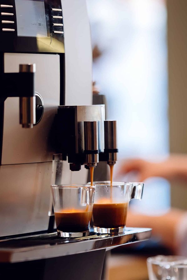 Quels sont les avantages de louer une machine à café pour entreprise?