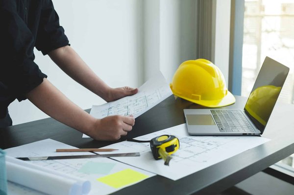 Comment un devis d'artisan peut-il être ajusté en cours de travaux ?