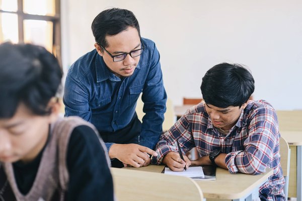 Pourquoi choisir une grande école pour développer votre leadership mondial ?